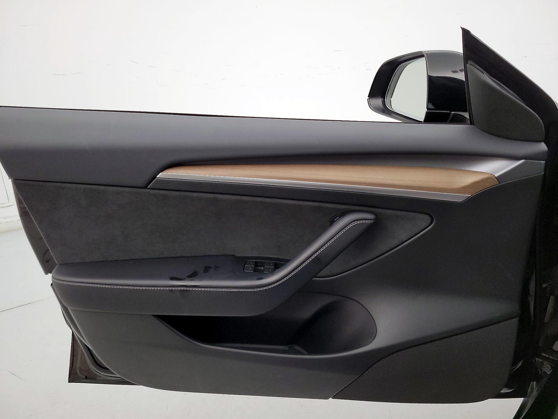 Thumbnail: 2023 Tesla Model 3 - 12