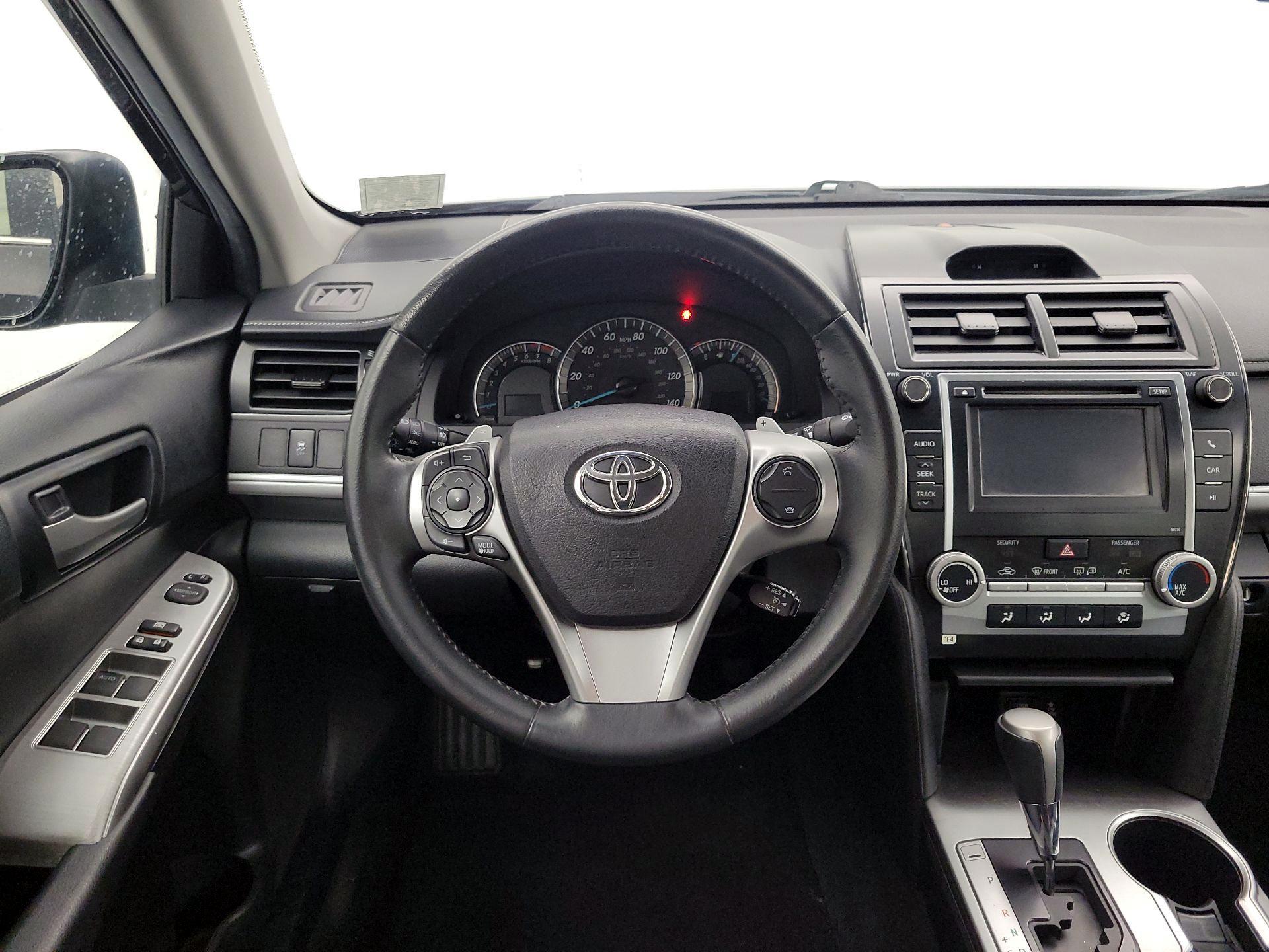 Thumbnail: 2014 Toyota Camry - 10