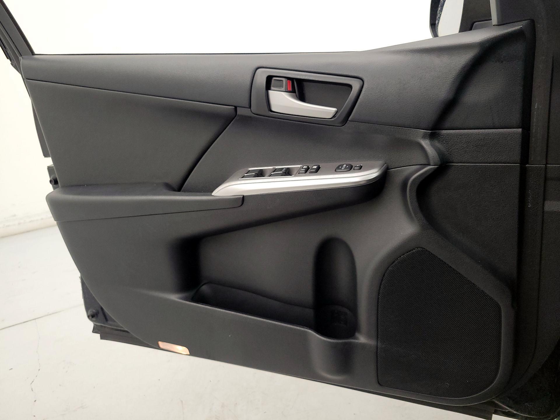 Thumbnail: 2014 Toyota Camry - 12