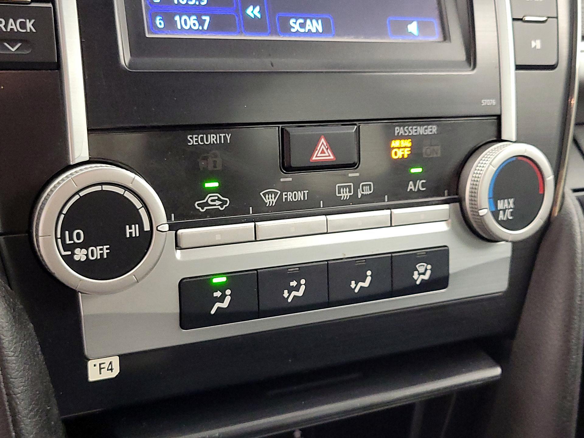 Thumbnail: 2014 Toyota Camry - 15