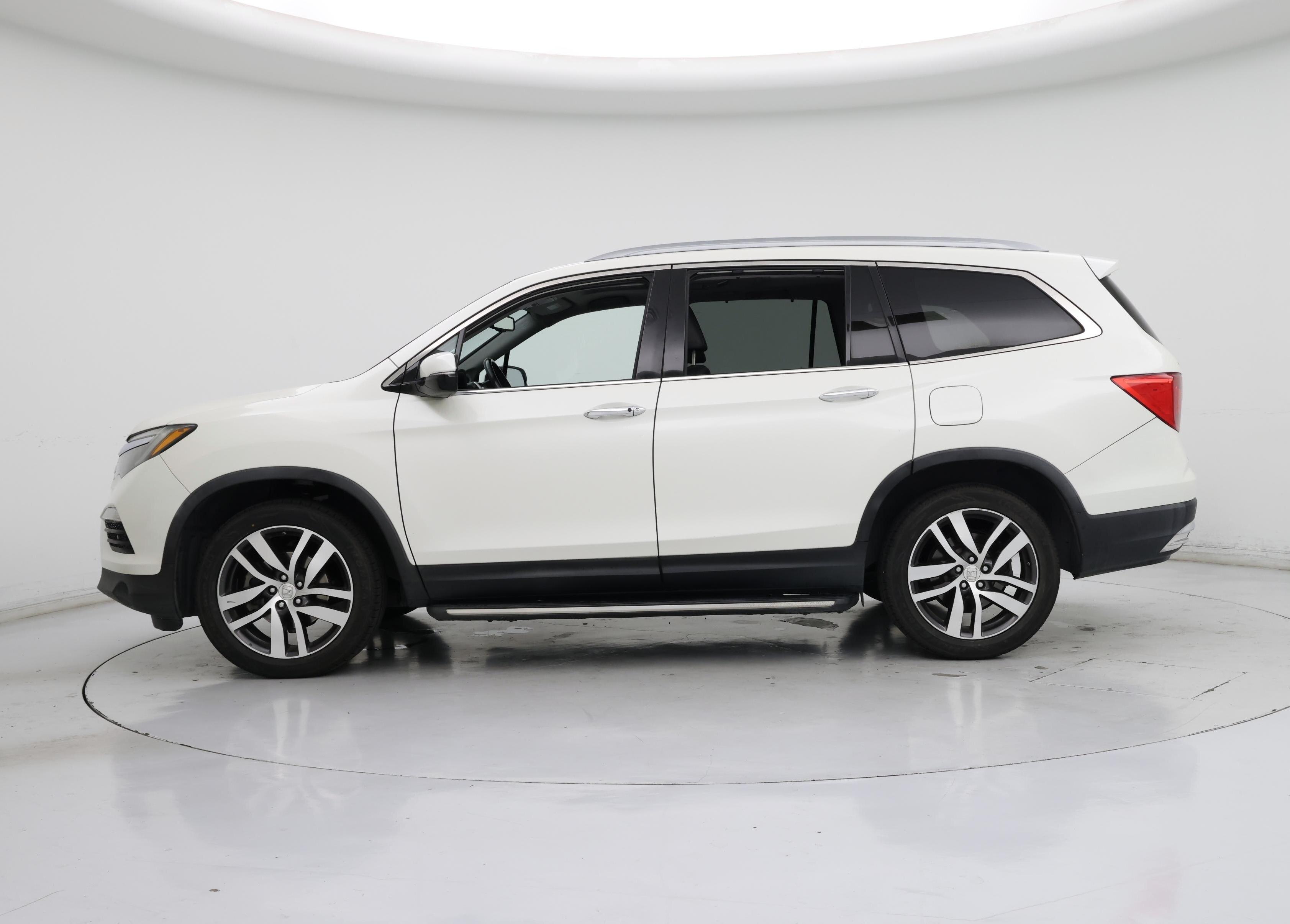 Thumbnail: 2016 Honda Pilot - 3