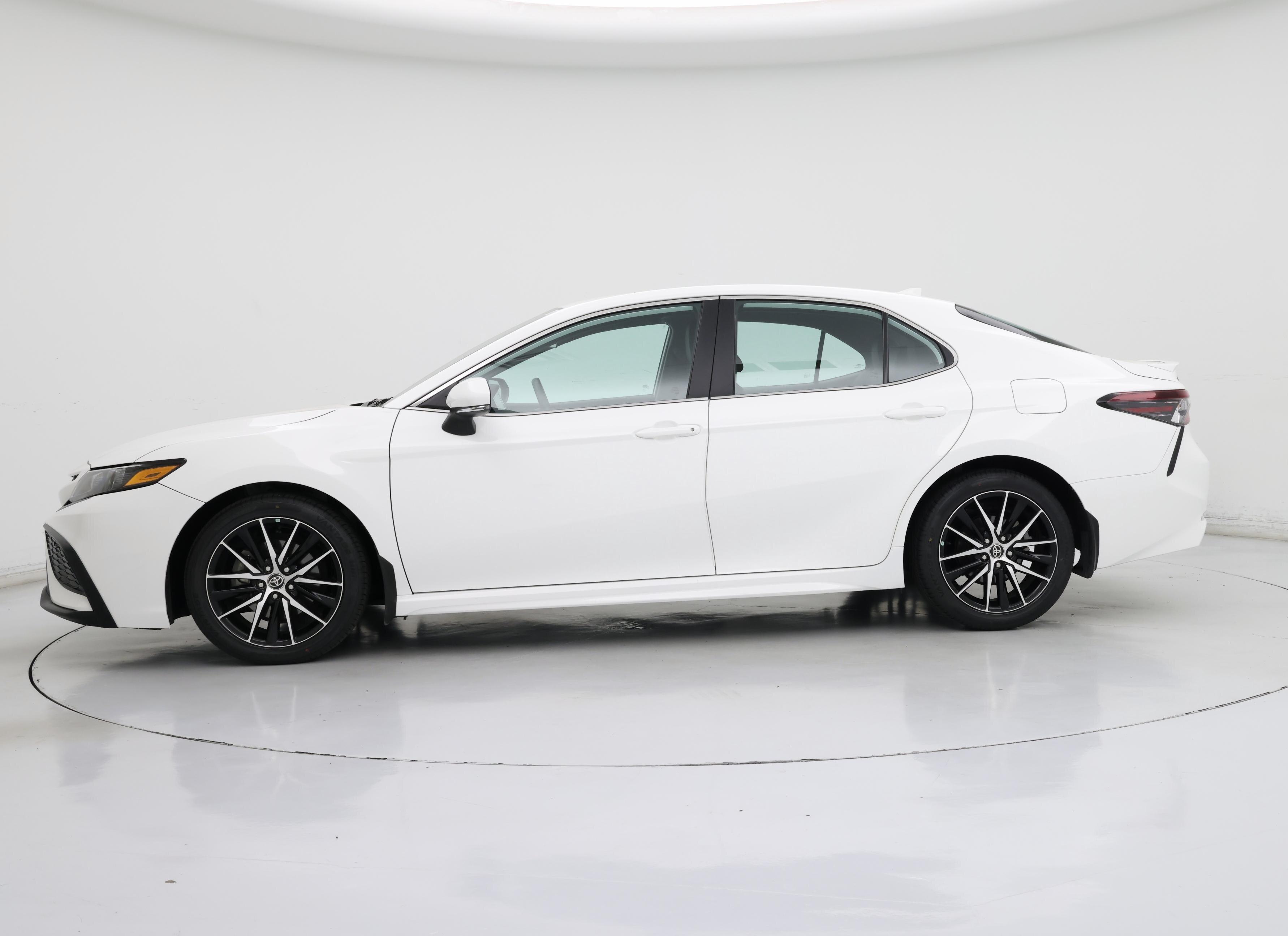 Thumbnail: 2022 Toyota Camry - 3
