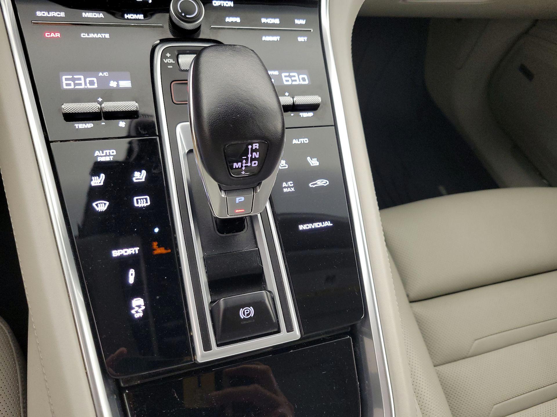 Thumbnail: 2018 Porsche Panamera - 18