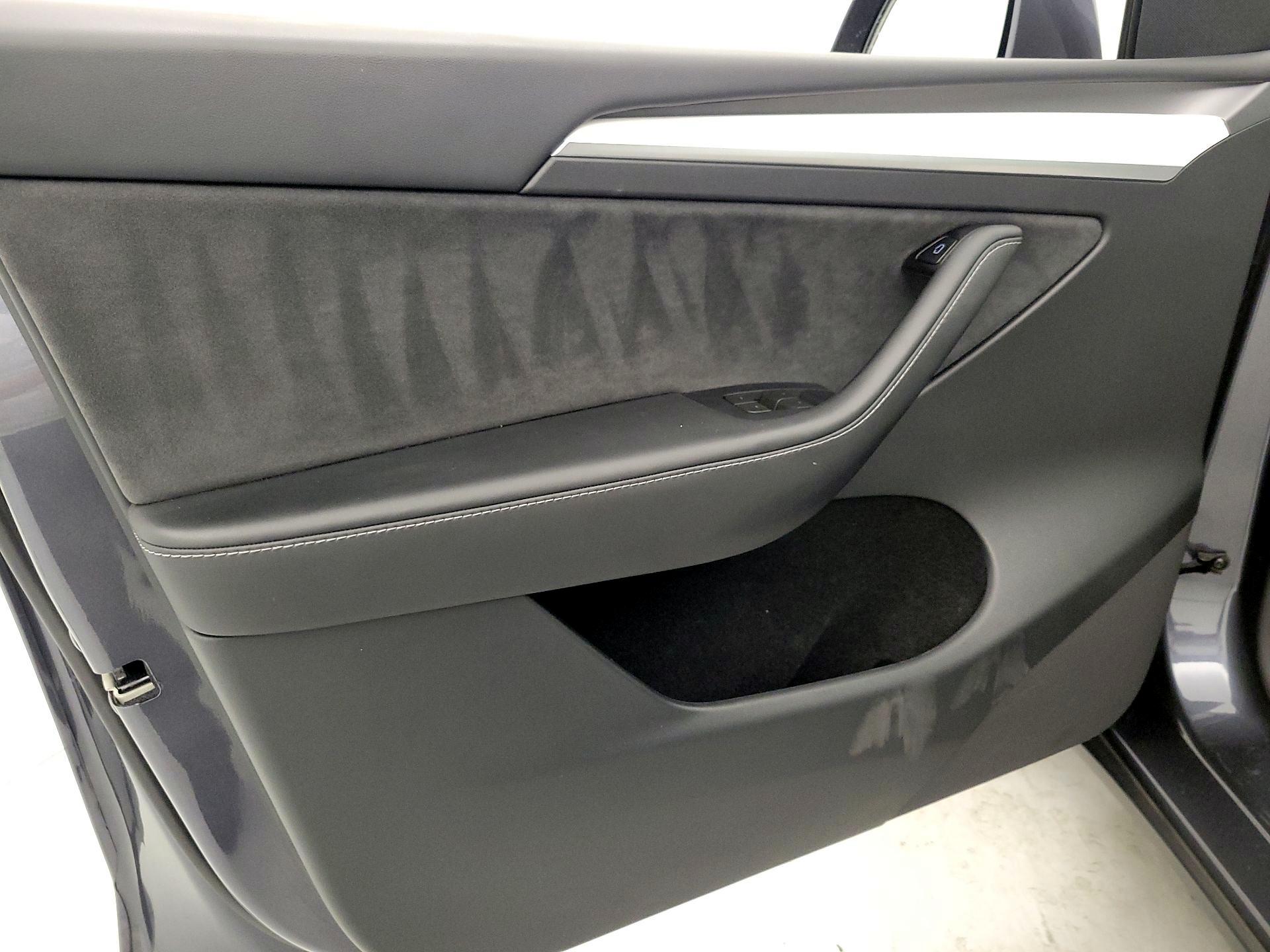 Thumbnail: 2023 Tesla Model Y - 12