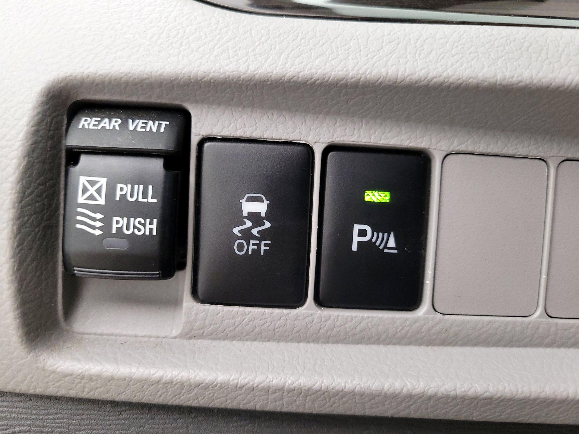 Thumbnail: 2019 Toyota Sienna - 13