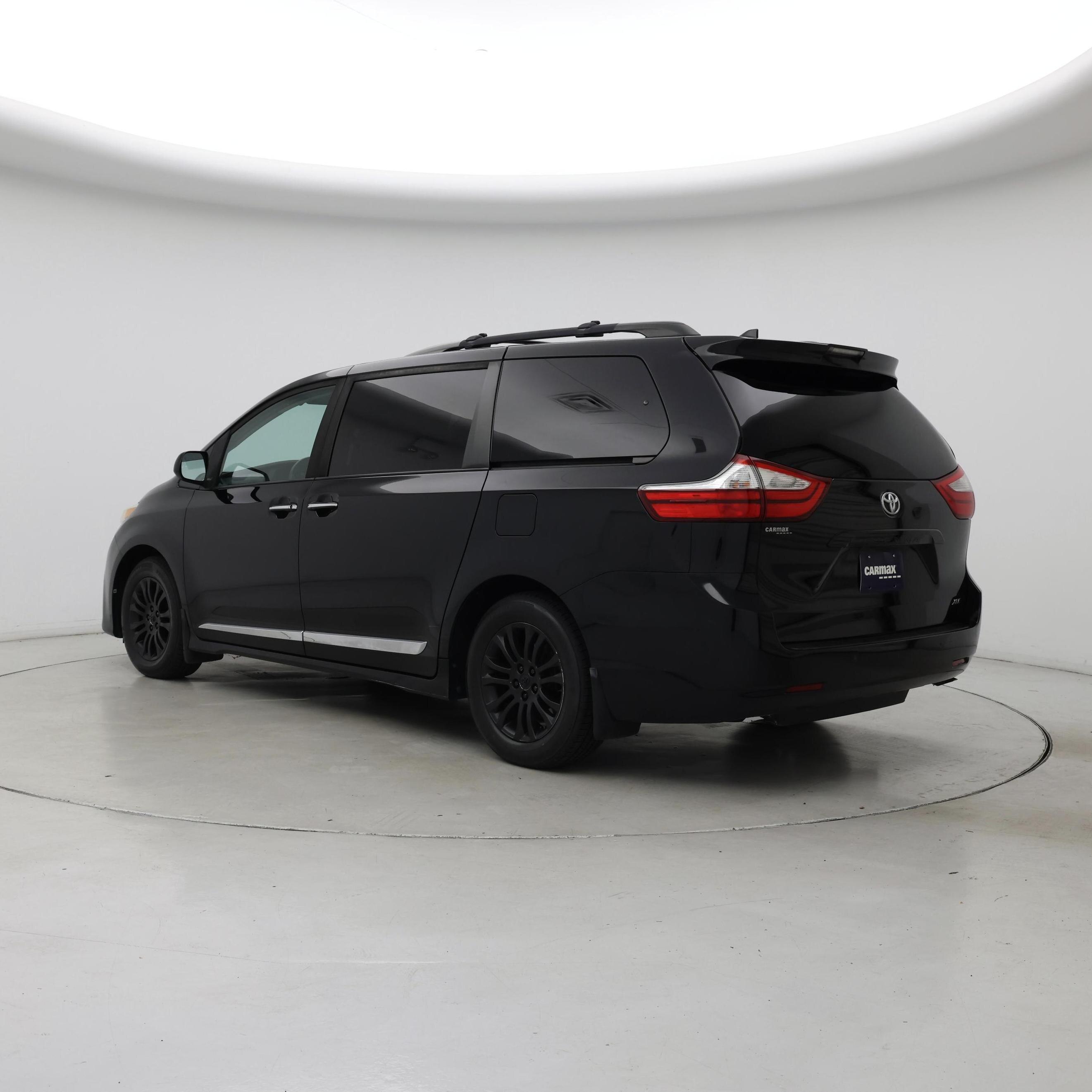 Thumbnail: 2019 Toyota Sienna - 2