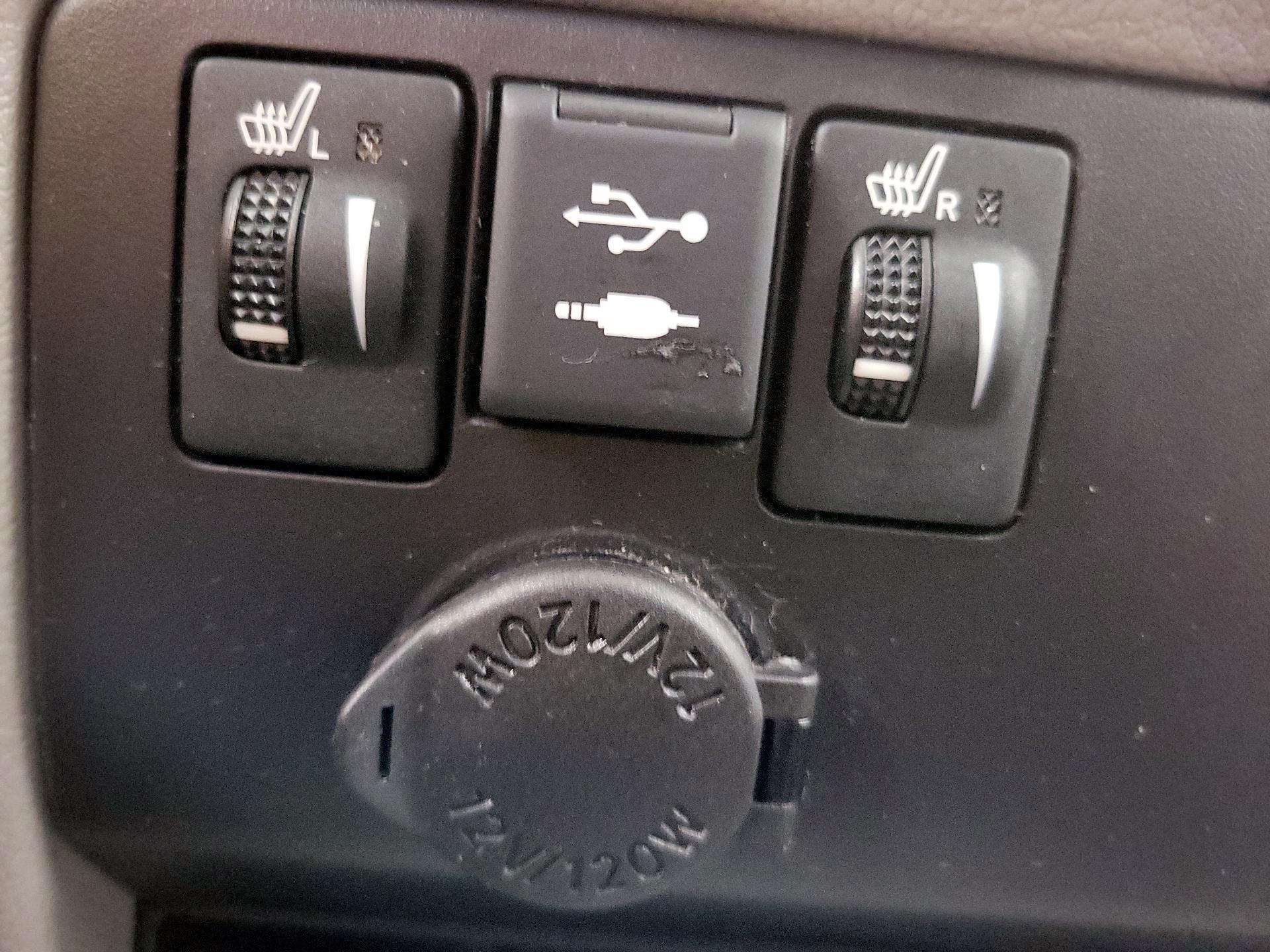Thumbnail: 2019 Toyota Sienna - 19