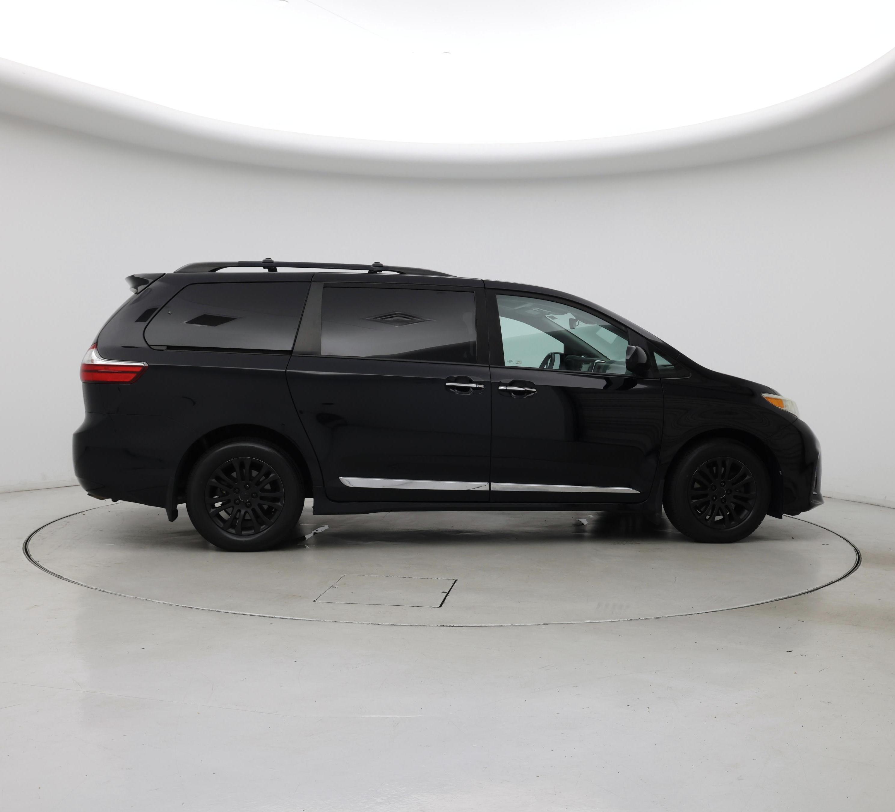 Thumbnail: 2019 Toyota Sienna - 7