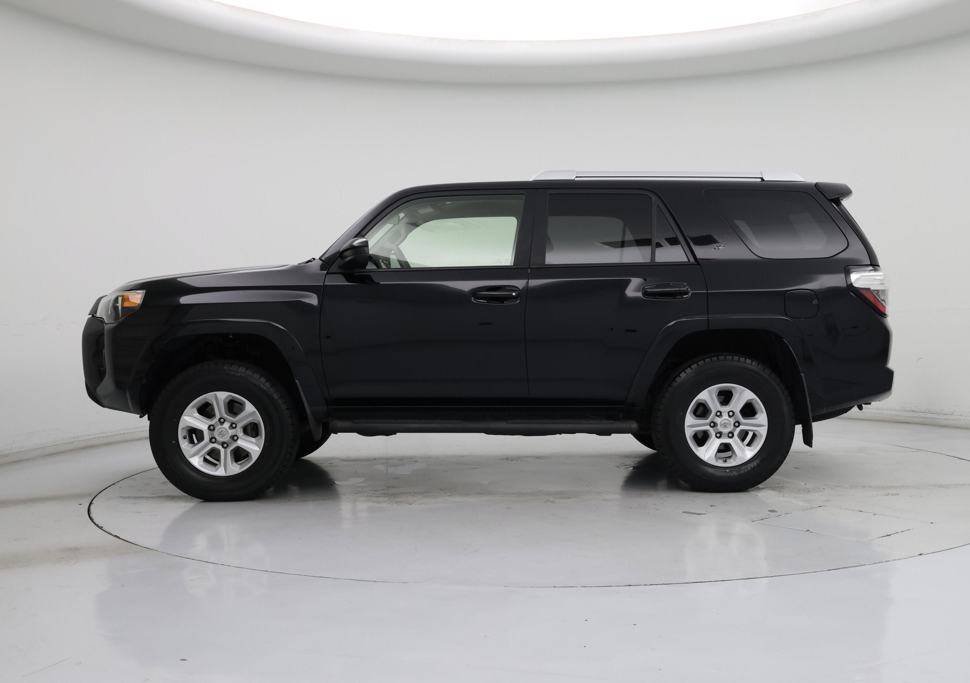 Thumbnail: 2016 Toyota 4Runner - 3