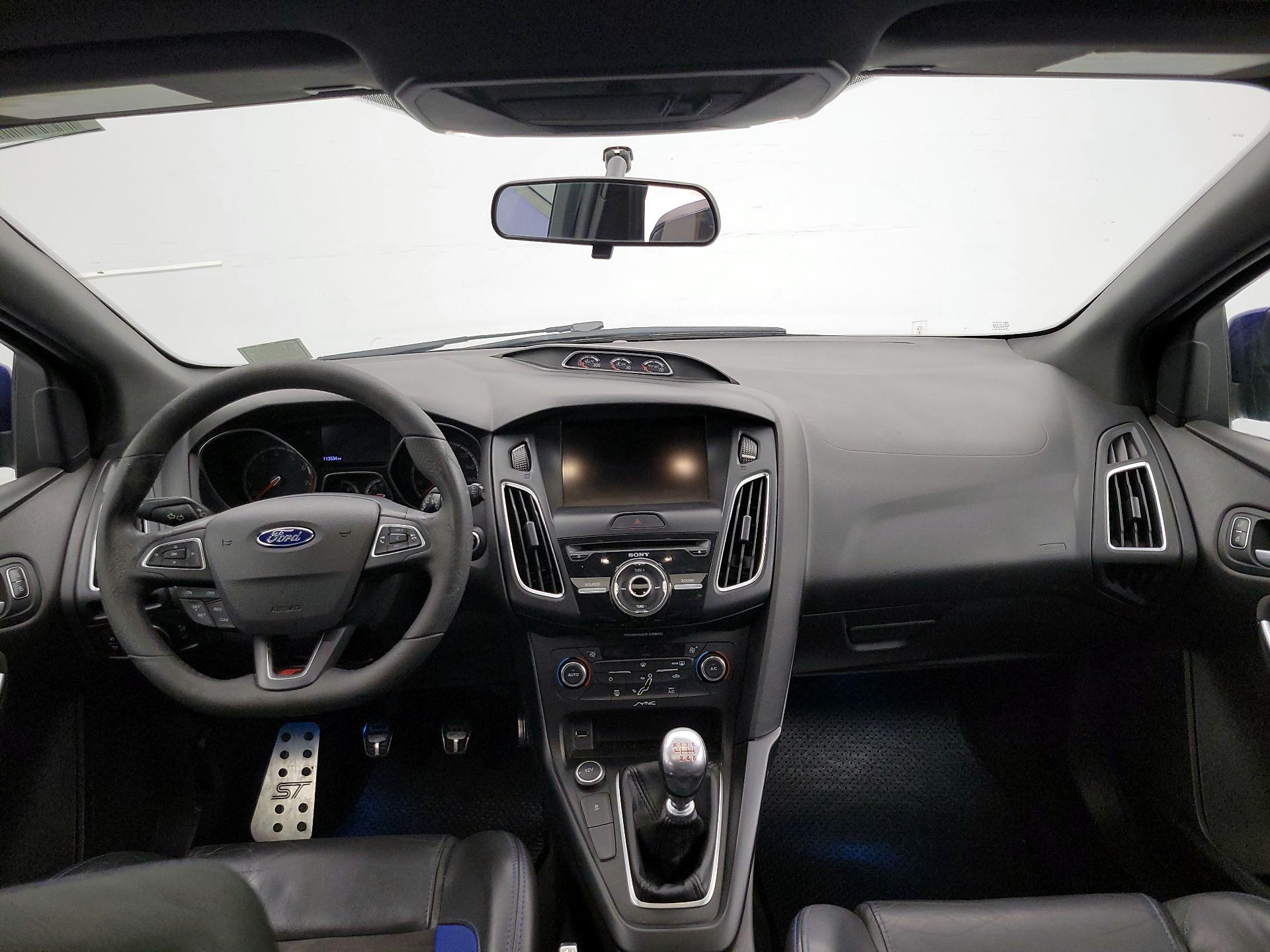 Thumbnail: 2015 Ford Focus - 9