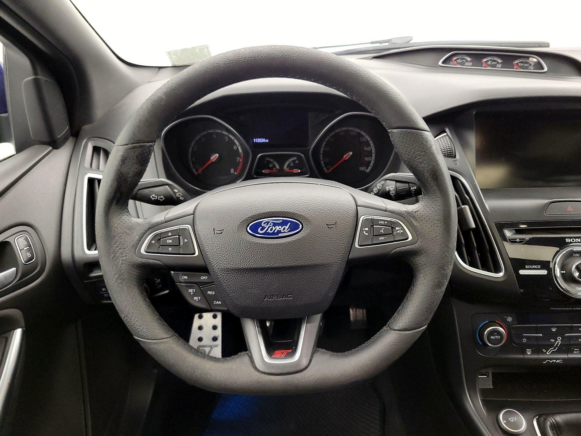 Thumbnail: 2015 Ford Focus - 10