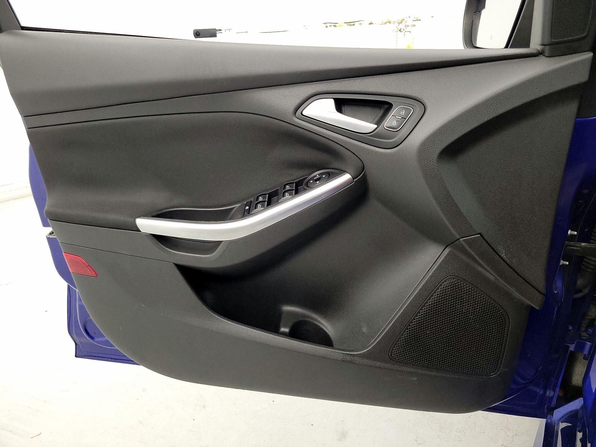 Thumbnail: 2015 Ford Focus - 12