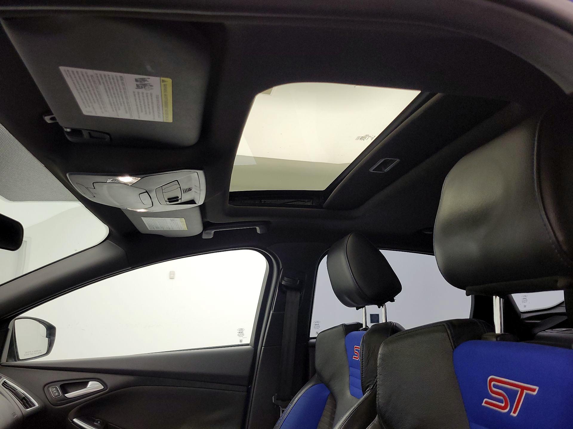 Thumbnail: 2015 Ford Focus - 20
