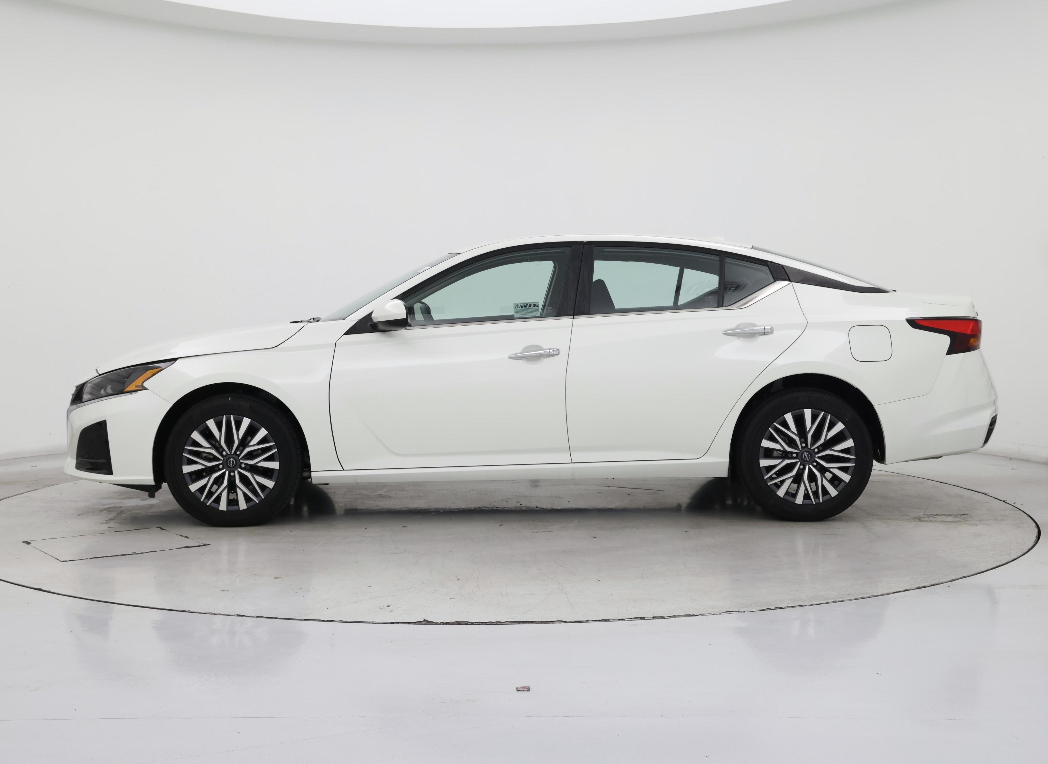 Thumbnail: 2023 Nissan Altima - 3