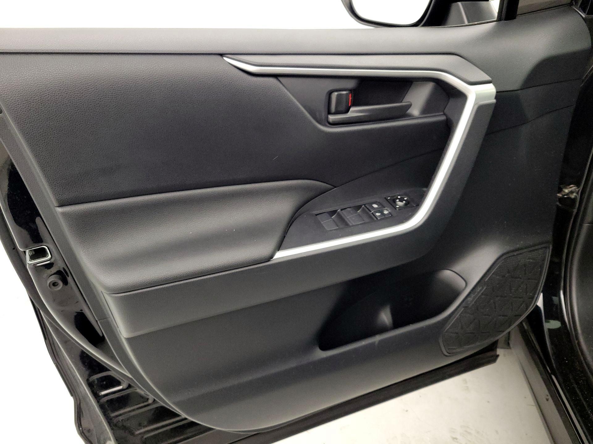 Thumbnail: 2021 Toyota RAV4 - 12