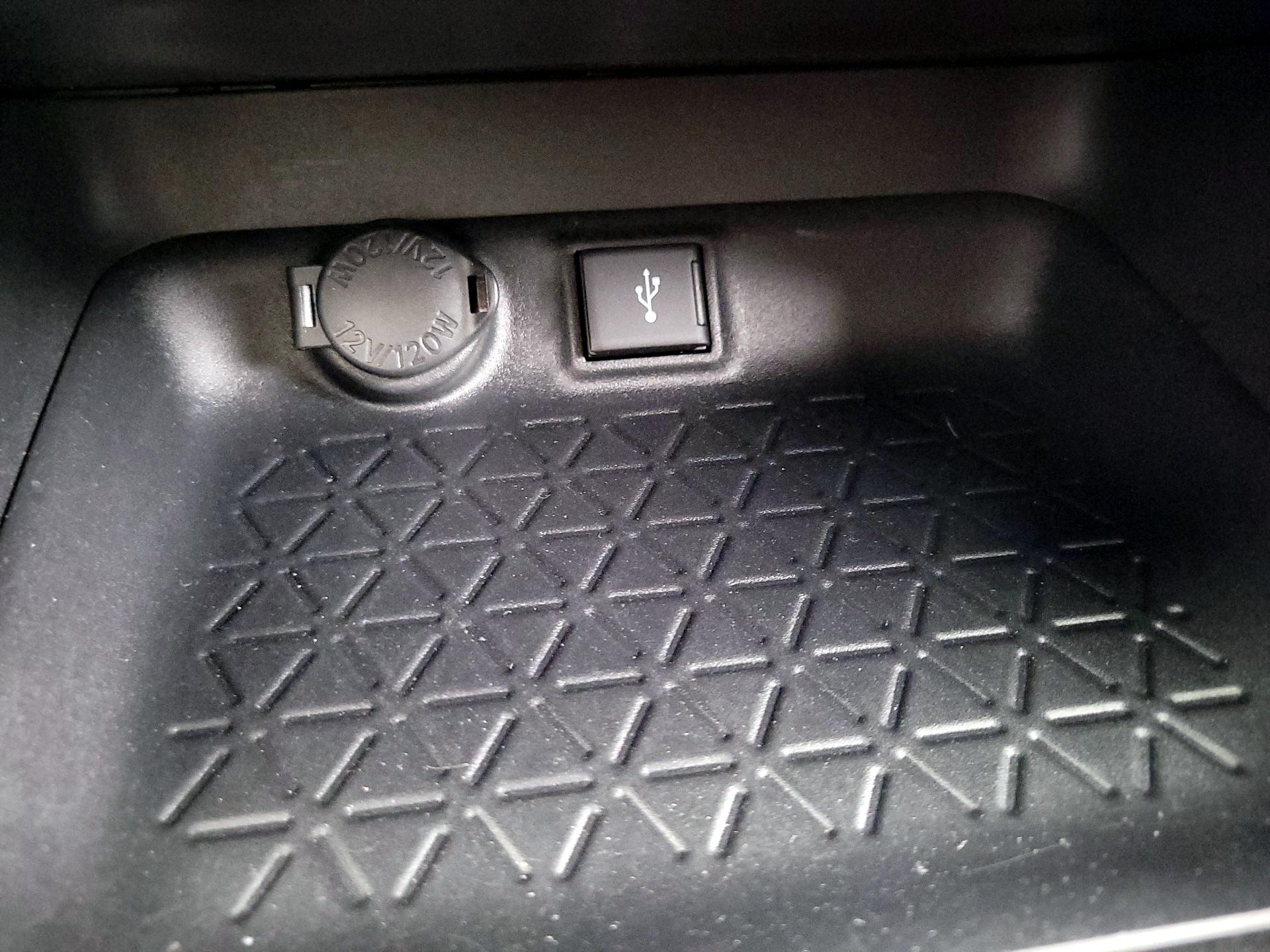 Thumbnail: 2021 Toyota RAV4 - 18