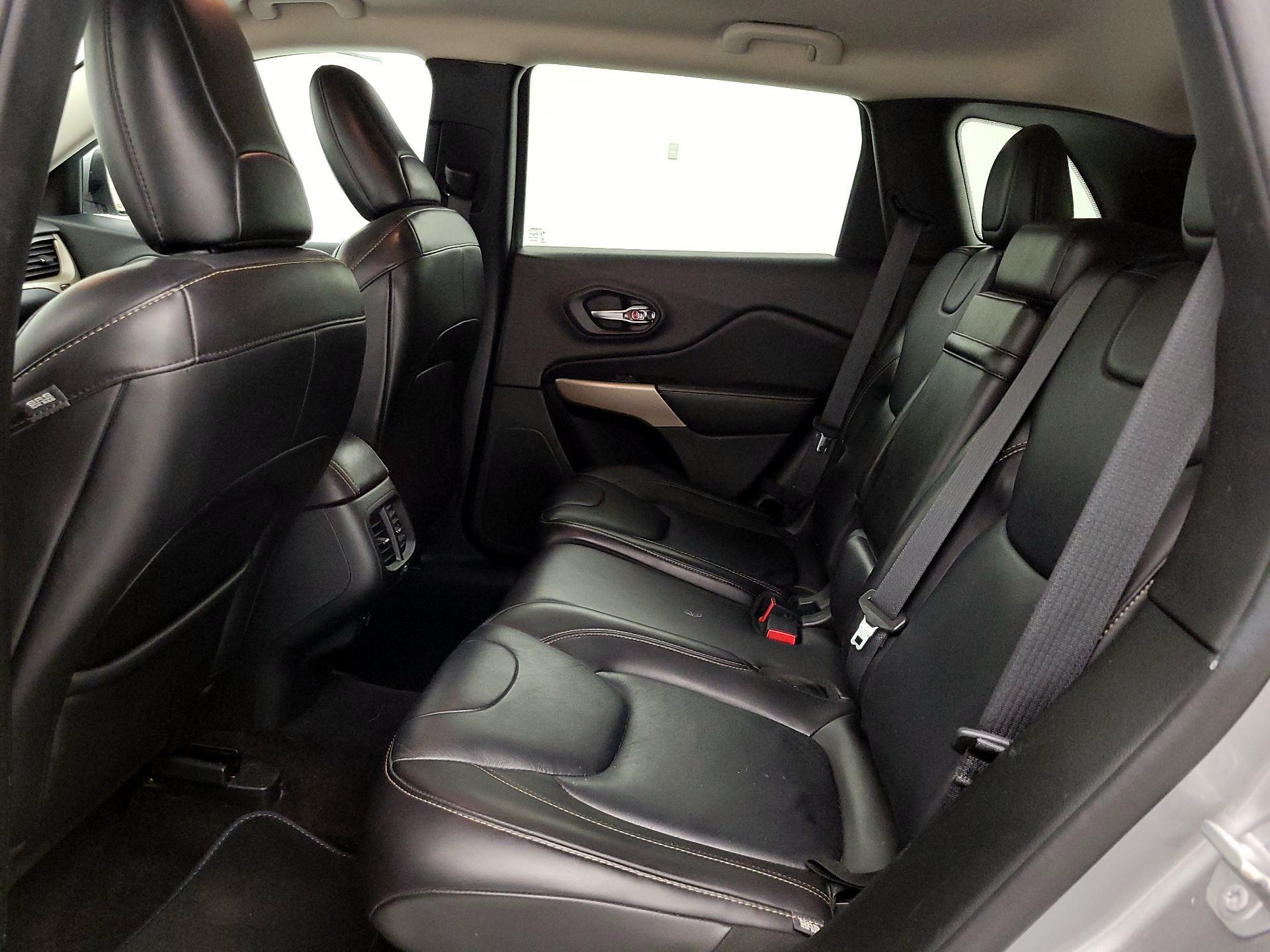 Thumbnail: 2017 Jeep Cherokee - 20