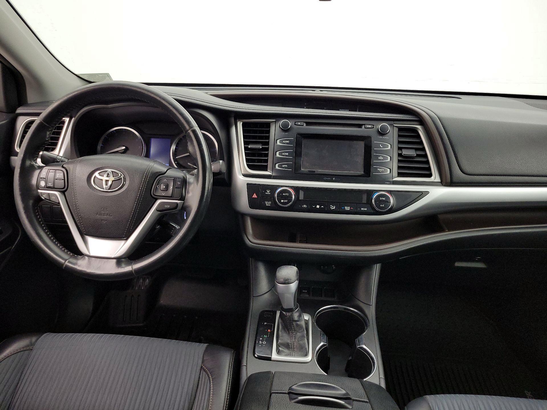 Thumbnail: 2015 Toyota Highlander - 9