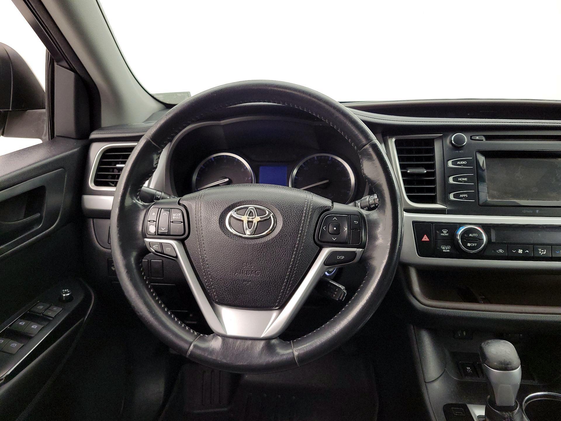 Thumbnail: 2015 Toyota Highlander - 10