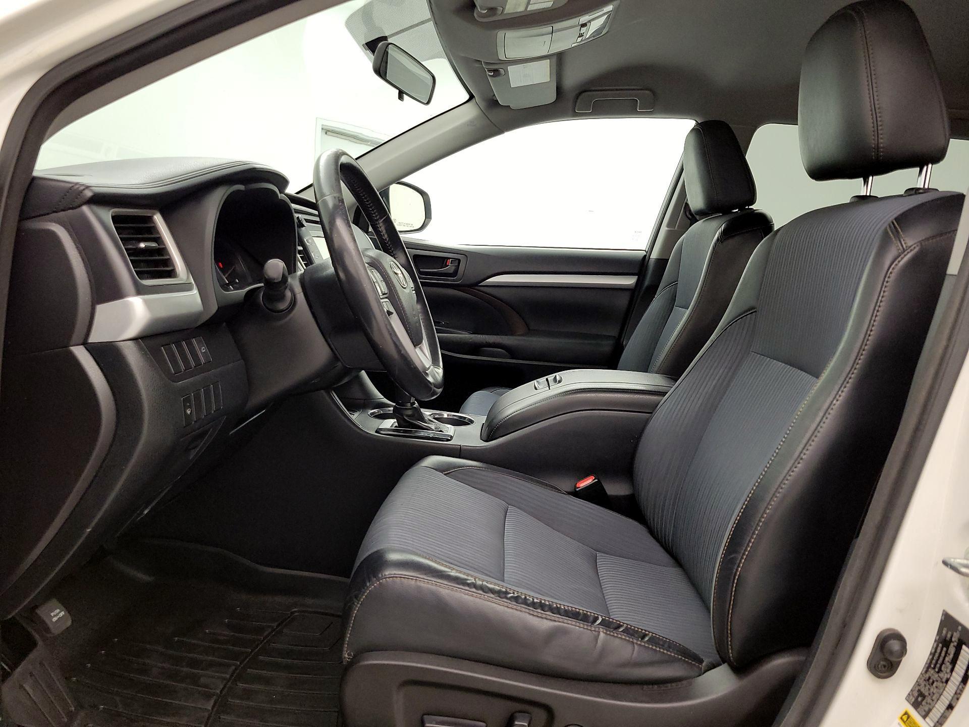 Thumbnail: 2015 Toyota Highlander - 11