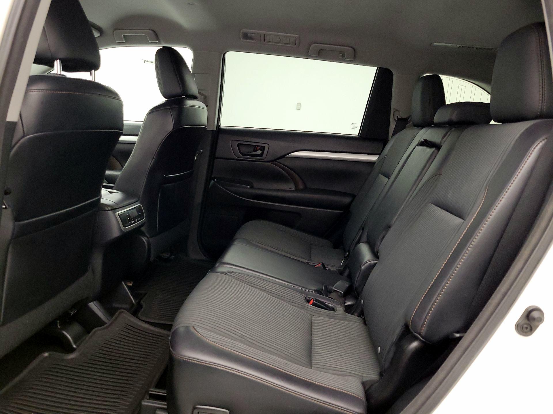 Thumbnail: 2015 Toyota Highlander - 20