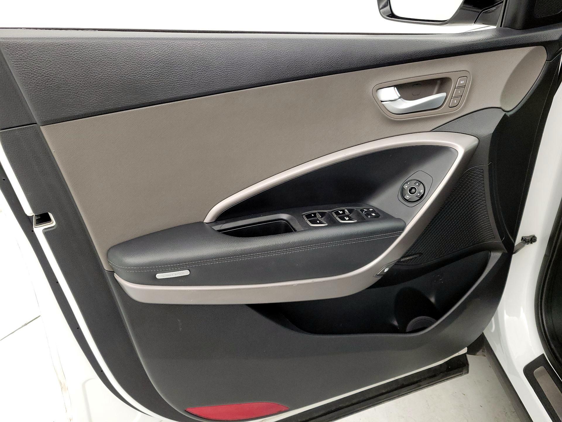 Thumbnail: 2016 Hyundai Santa Fe - 12