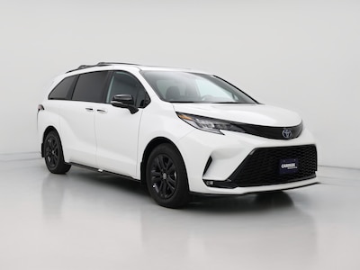 White 2025 Toyota Sienna XSE