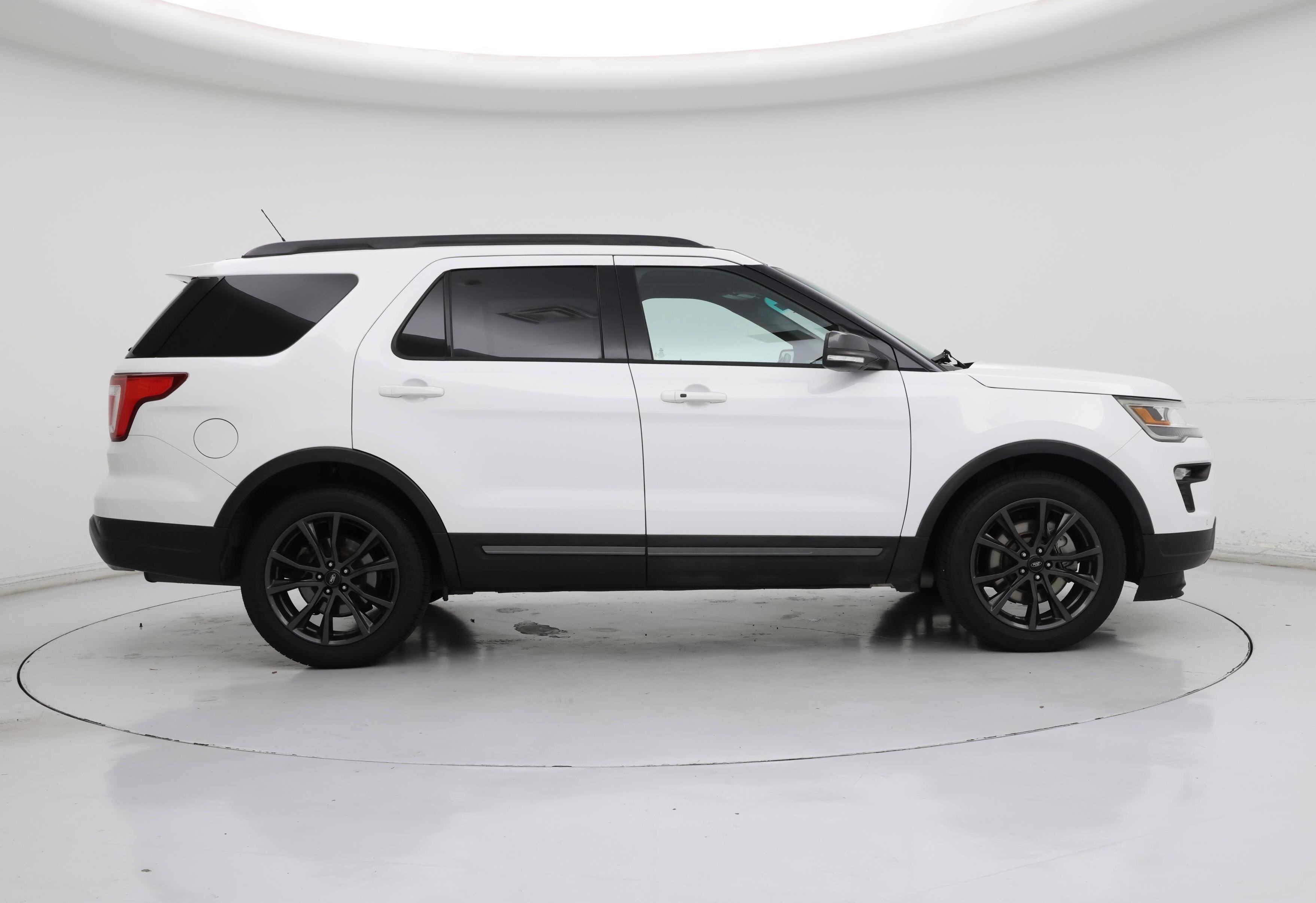 Thumbnail: 2018 Ford Explorer - 7