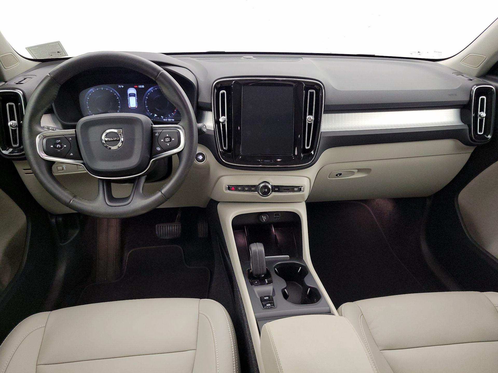 Thumbnail: 2019 Volvo XC40 - 9