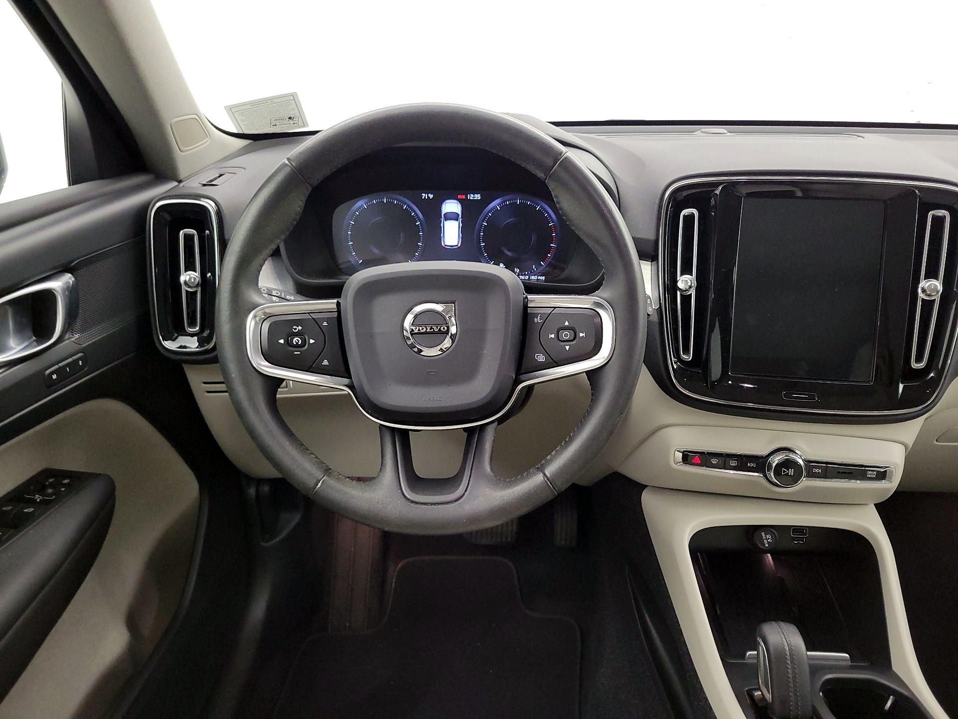 Thumbnail: 2019 Volvo XC40 - 10