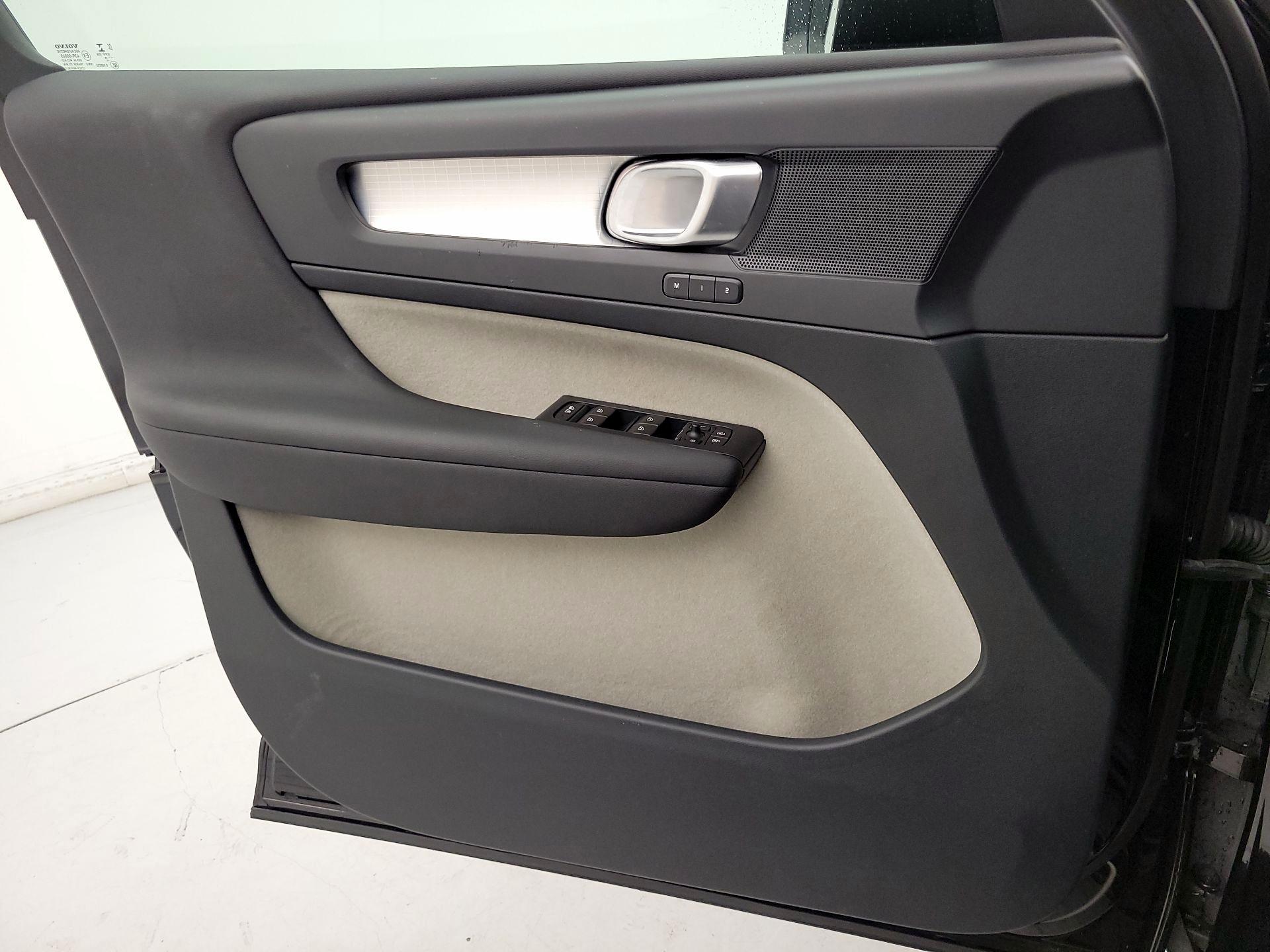 Thumbnail: 2019 Volvo XC40 - 12