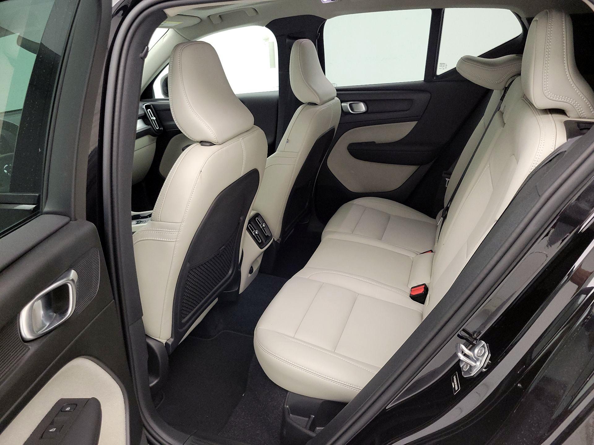 Thumbnail: 2019 Volvo XC40 - 17