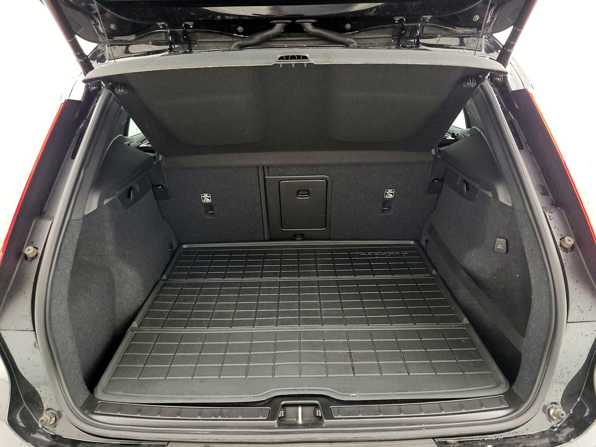 Thumbnail: 2019 Volvo XC40 - 18
