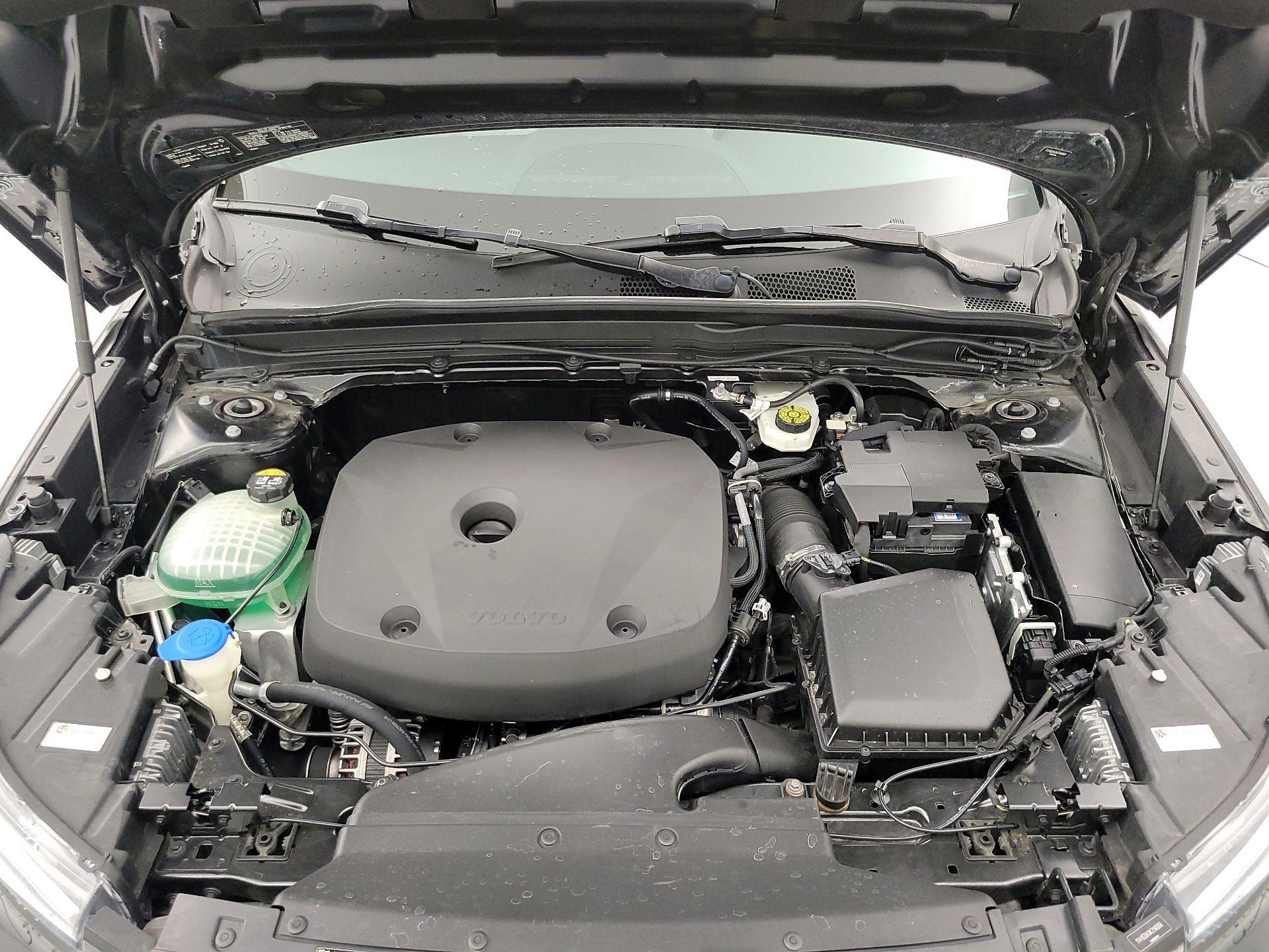 Thumbnail: 2019 Volvo XC40 - 19