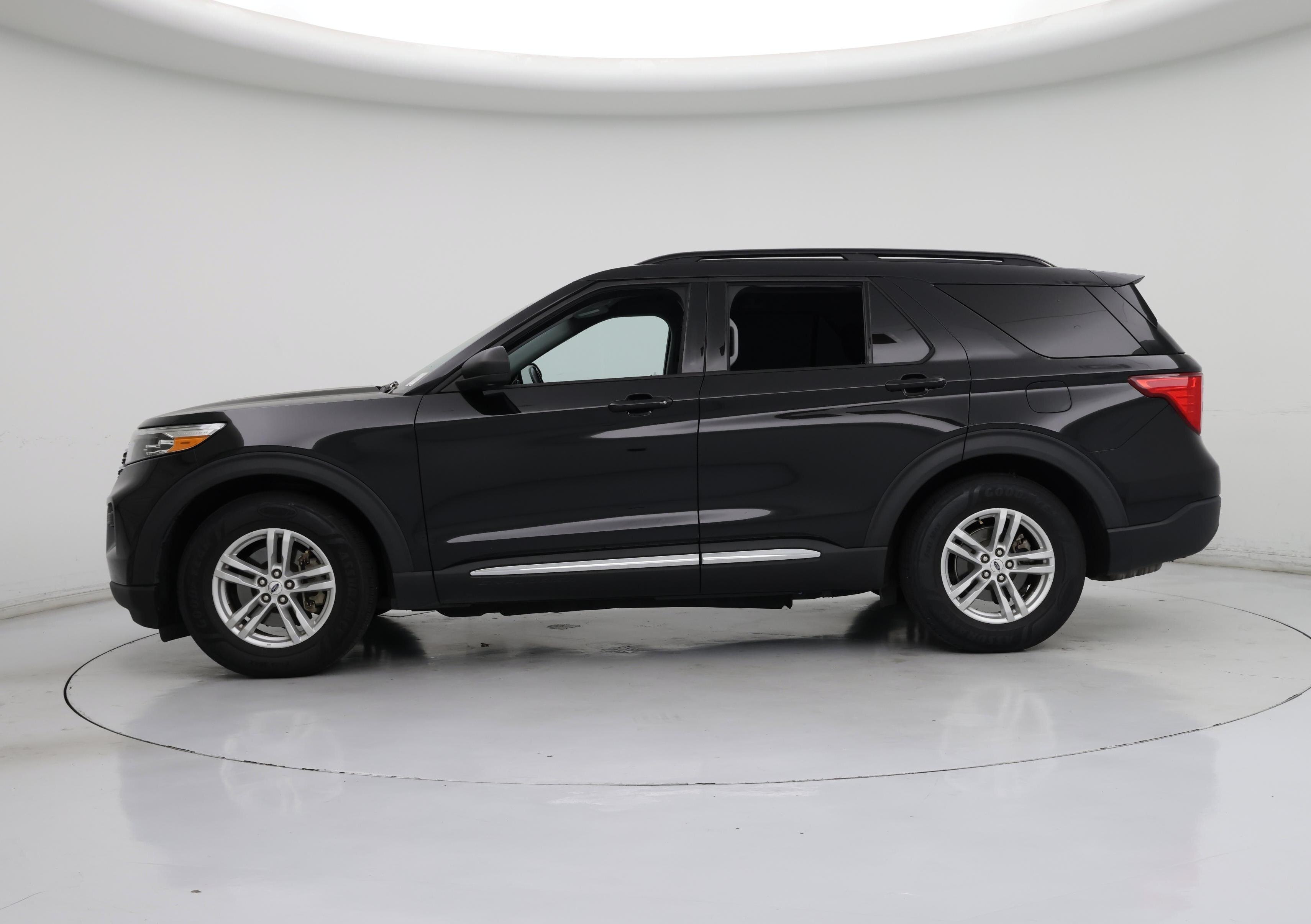 Thumbnail: 2021 Ford Explorer - 3