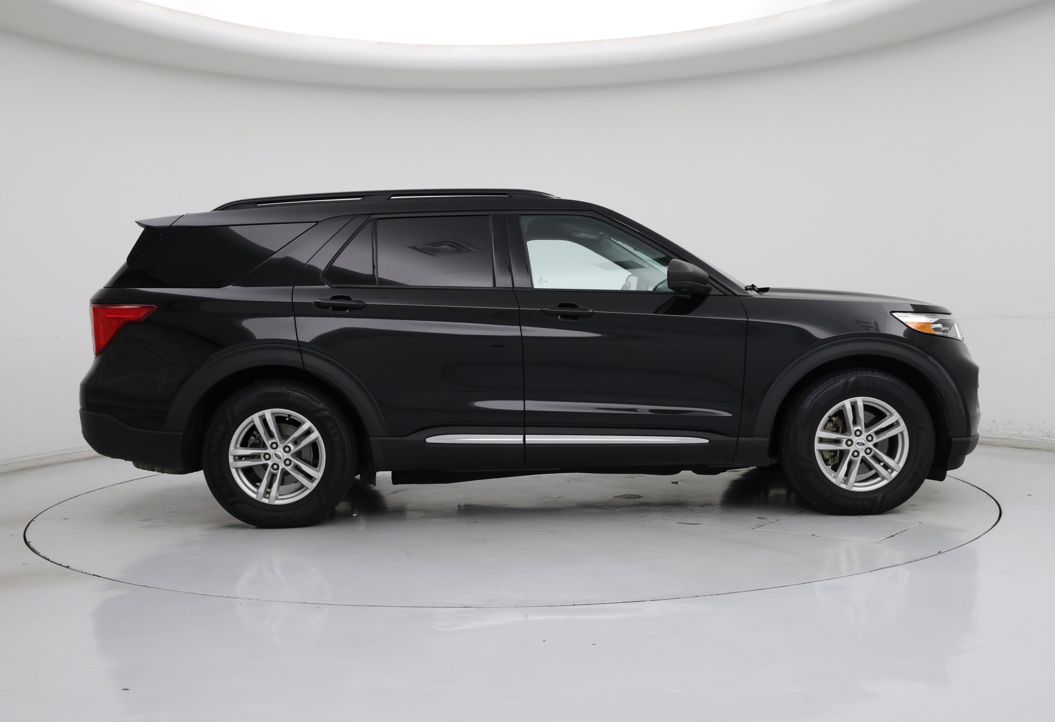 Thumbnail: 2021 Ford Explorer - 7