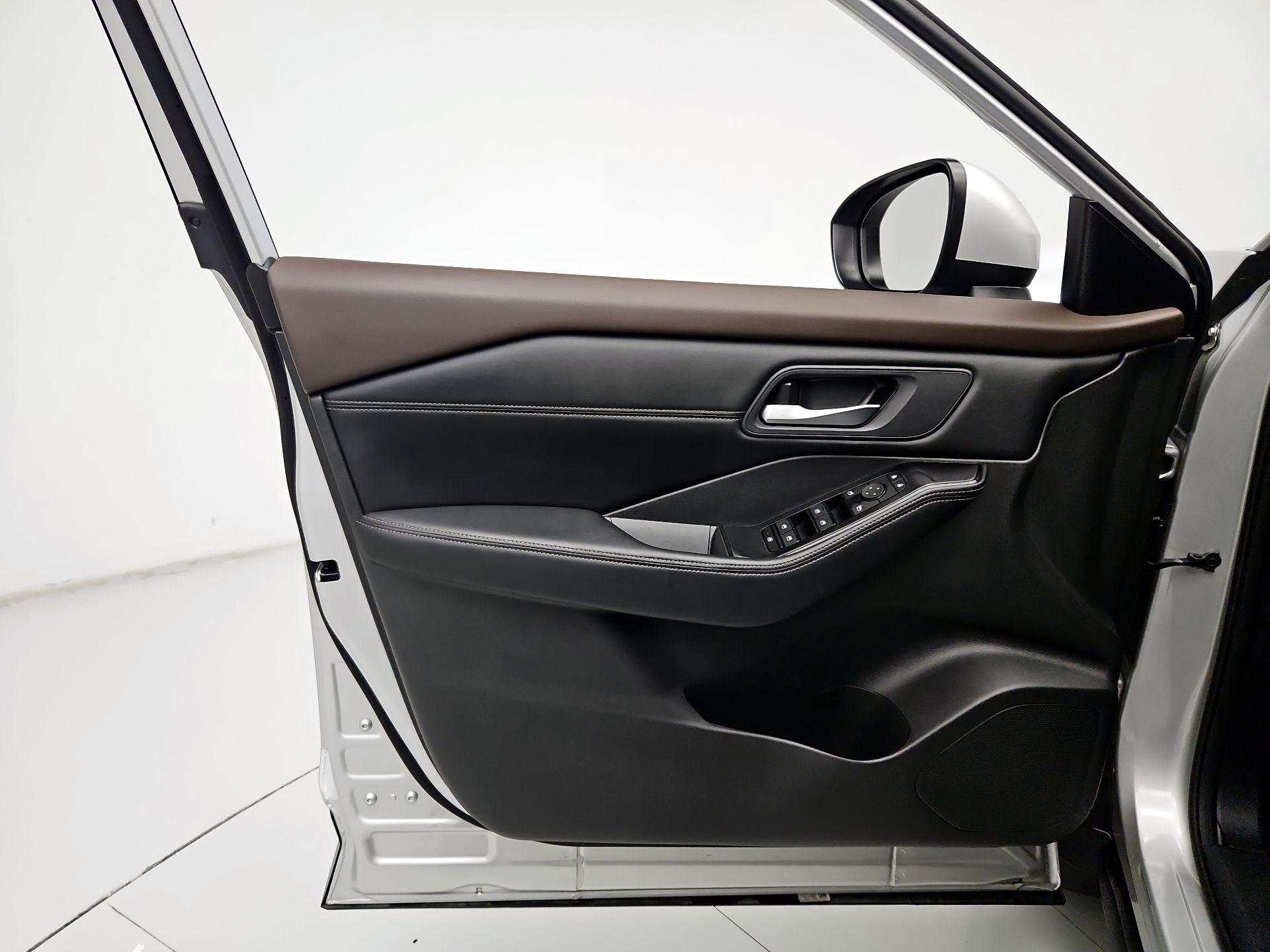 Thumbnail: 2023 Nissan Rogue - 12