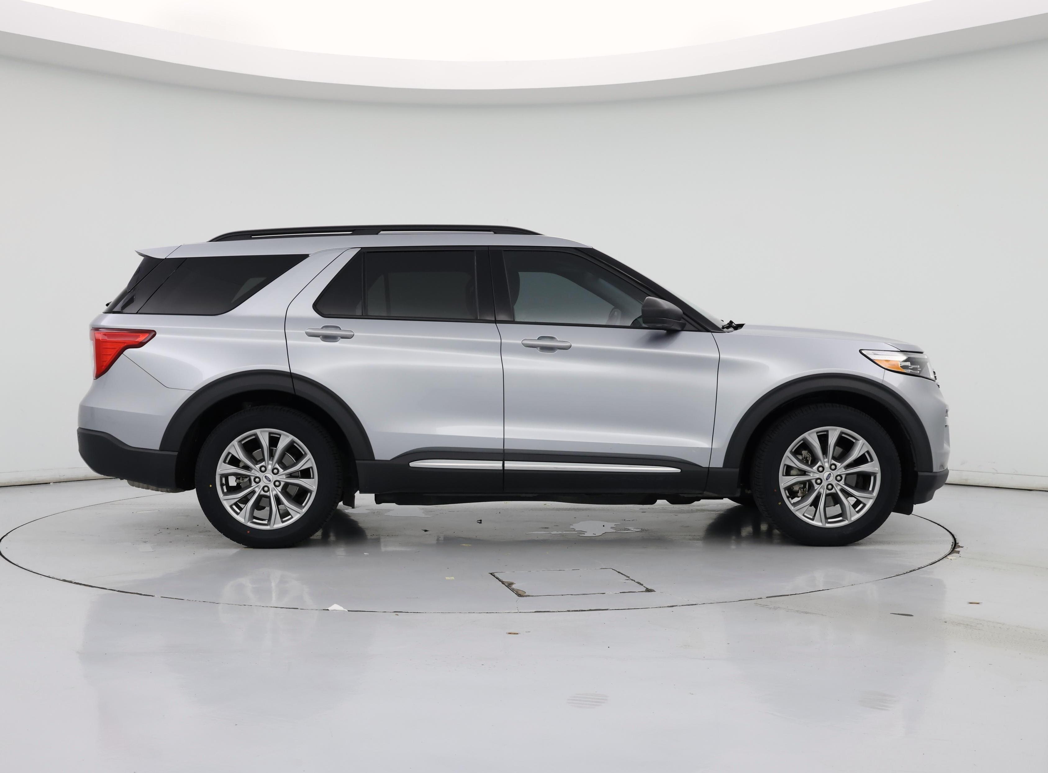 Thumbnail: 2022 Ford Explorer - 7