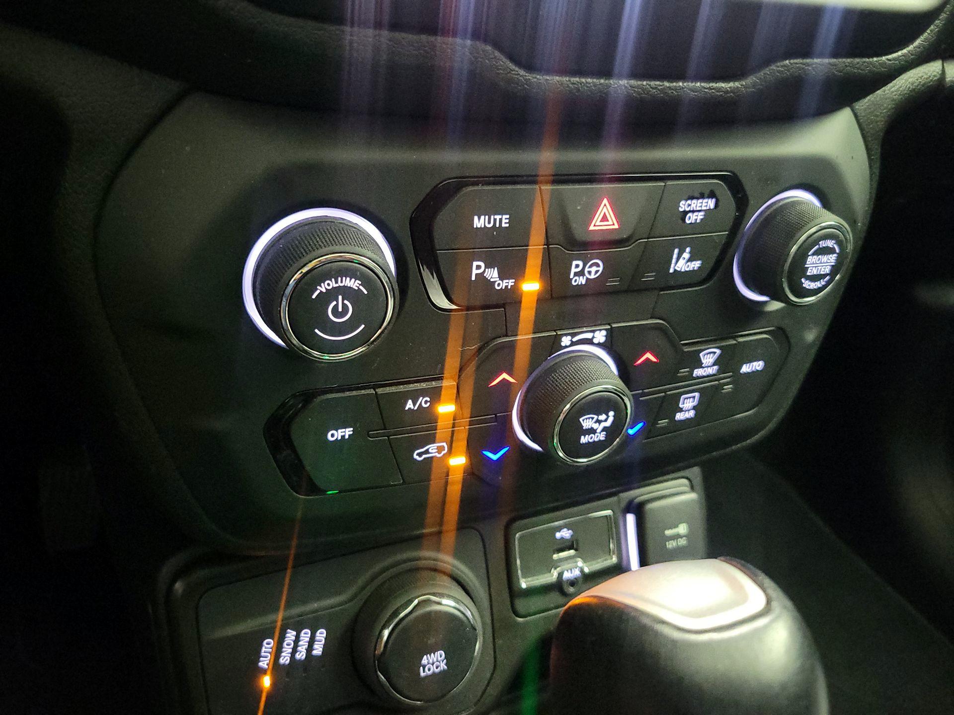 Thumbnail: 2021 Jeep Renegade - 17