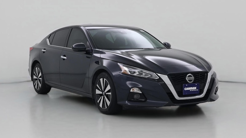 2022 Nissan Altima SL Hero Image