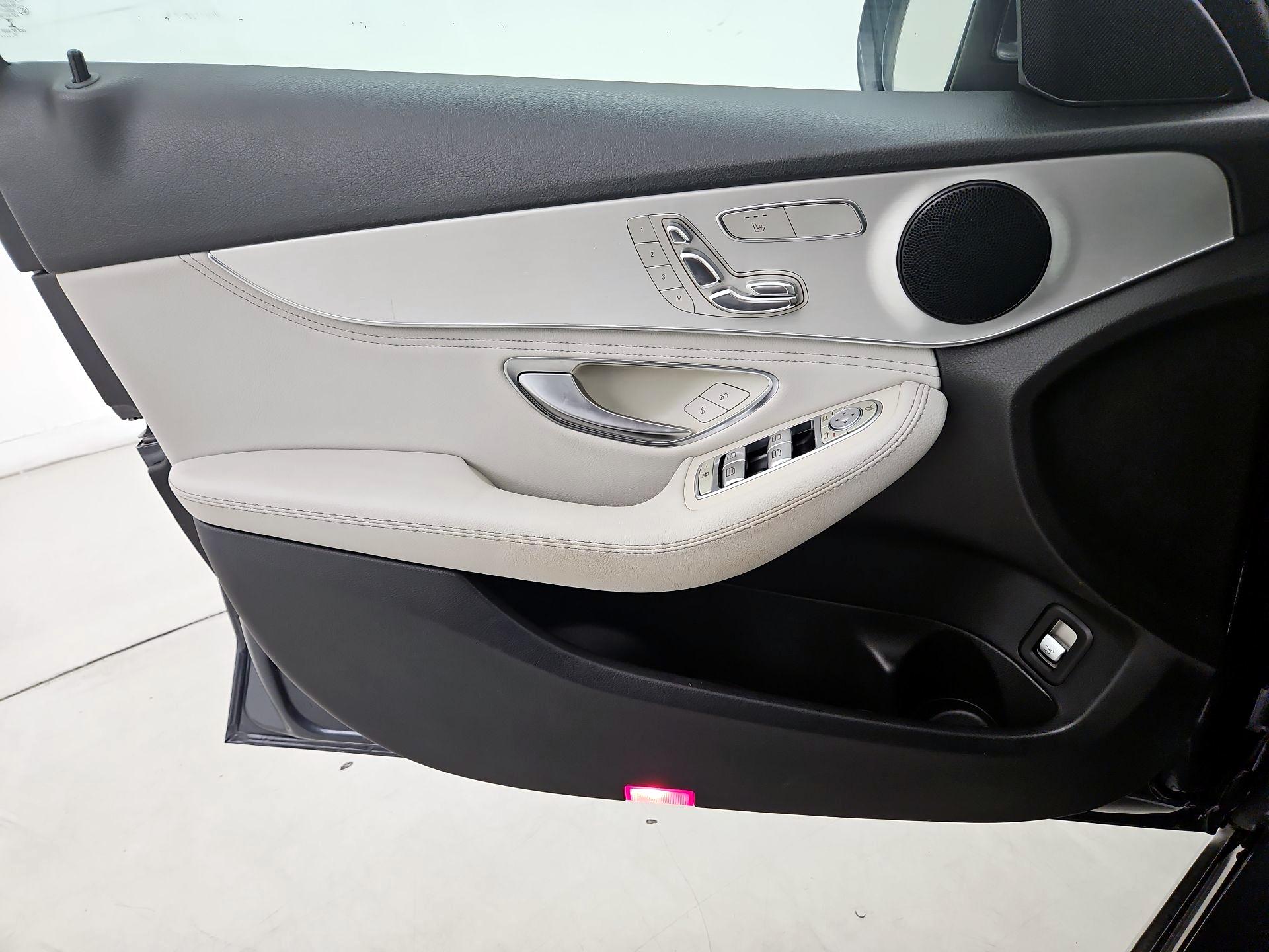 Thumbnail: 2016 Mercedes-Benz C-Class - 12