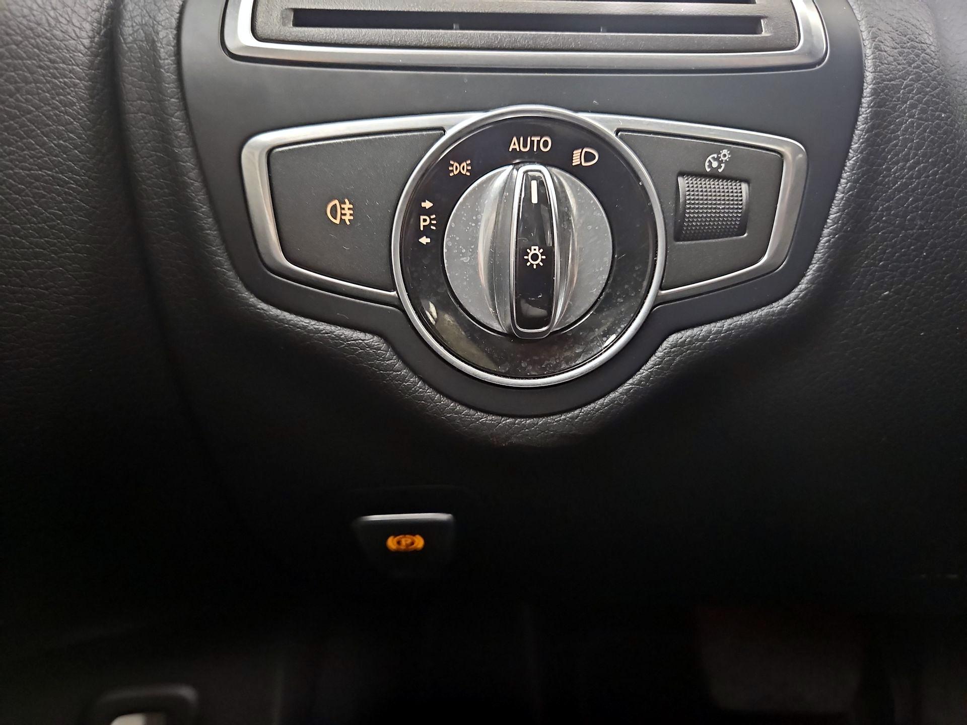 Thumbnail: 2016 Mercedes-Benz C-Class - 13