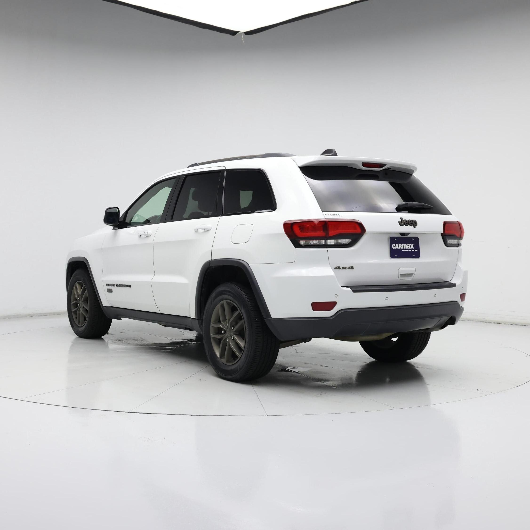Thumbnail: 2017 Jeep Grand Cherokee - 2