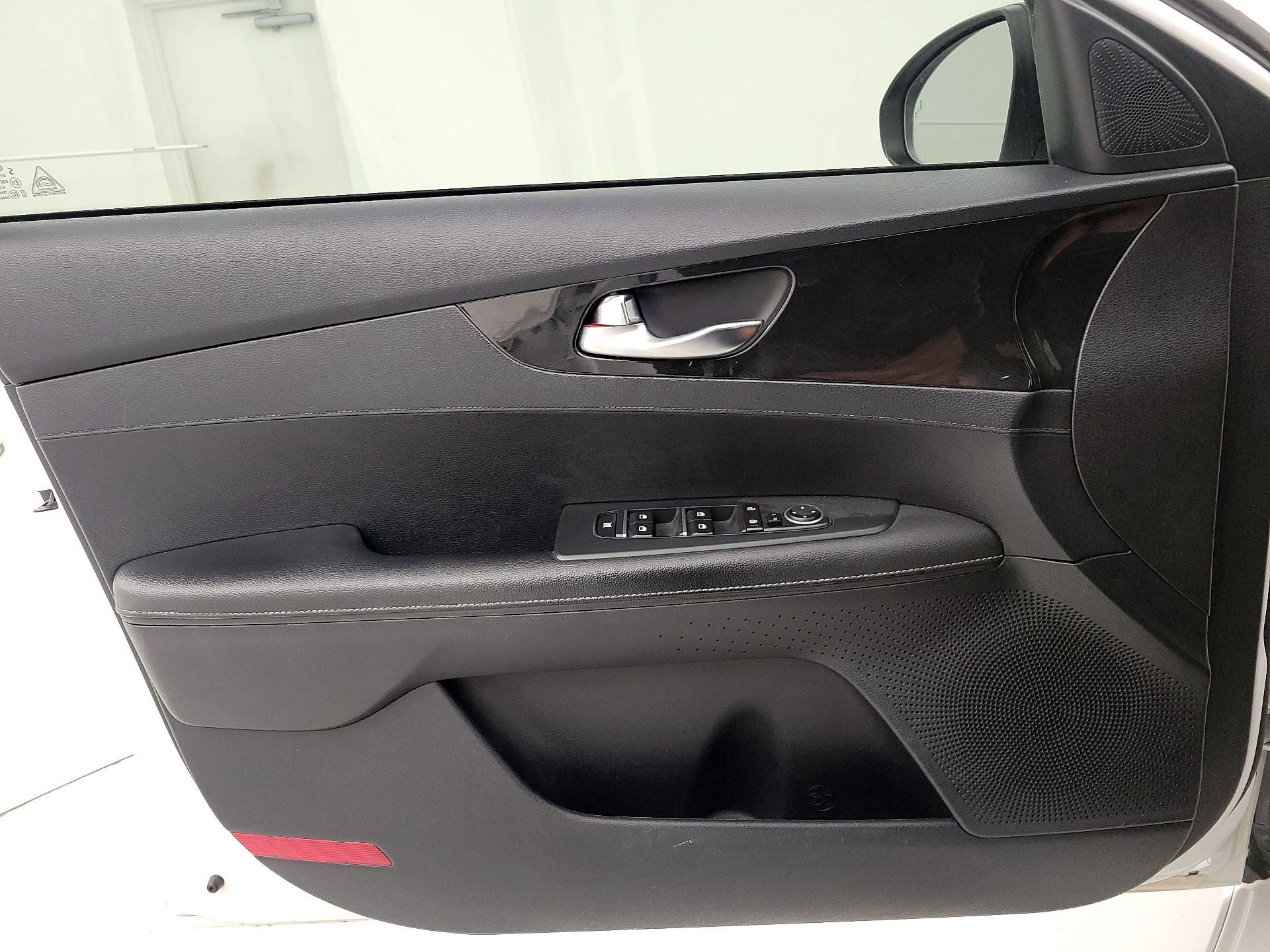 Thumbnail: 2020 Kia Forte - 12