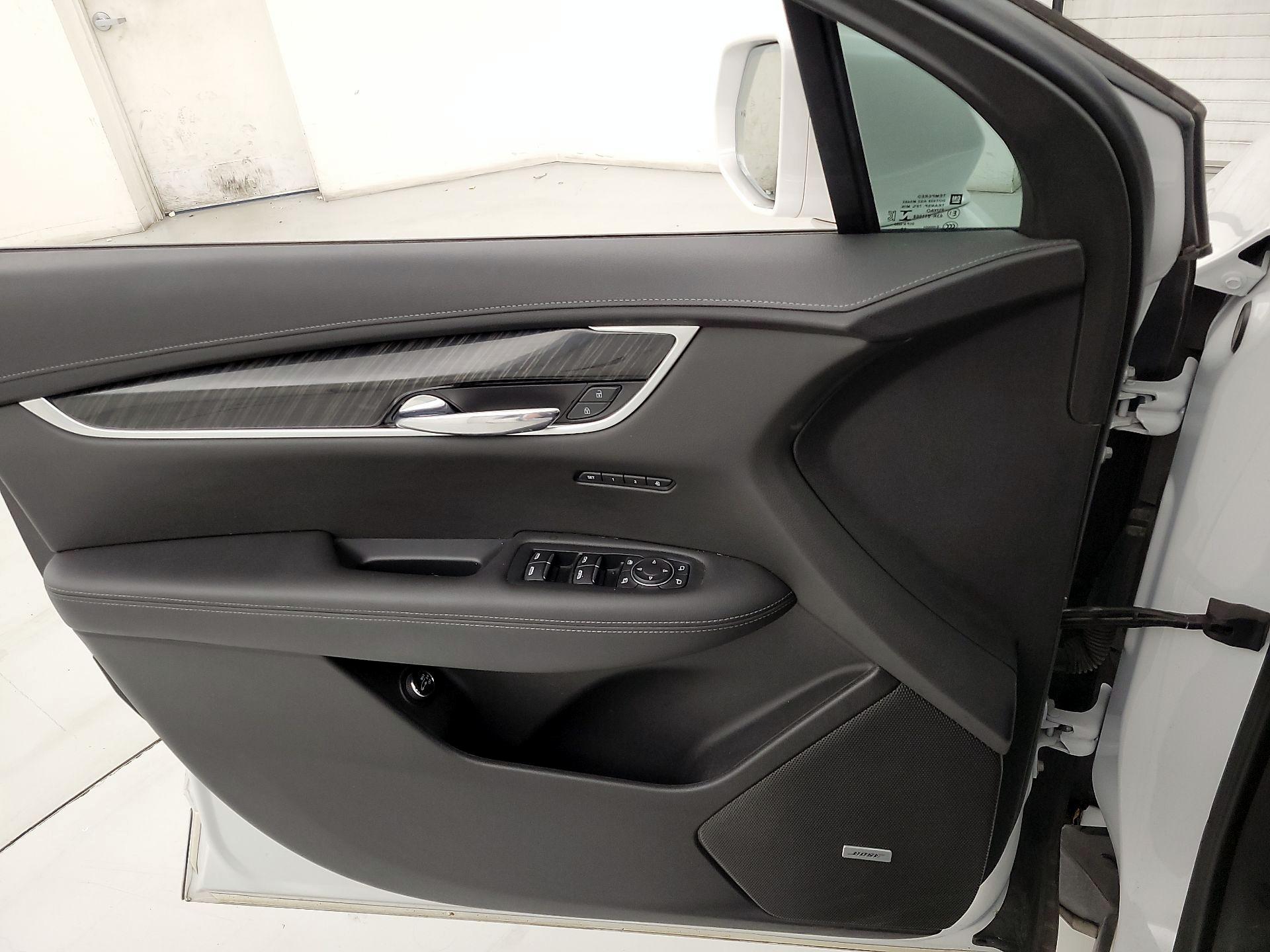 Thumbnail: 2020 Cadillac XT6 - 12