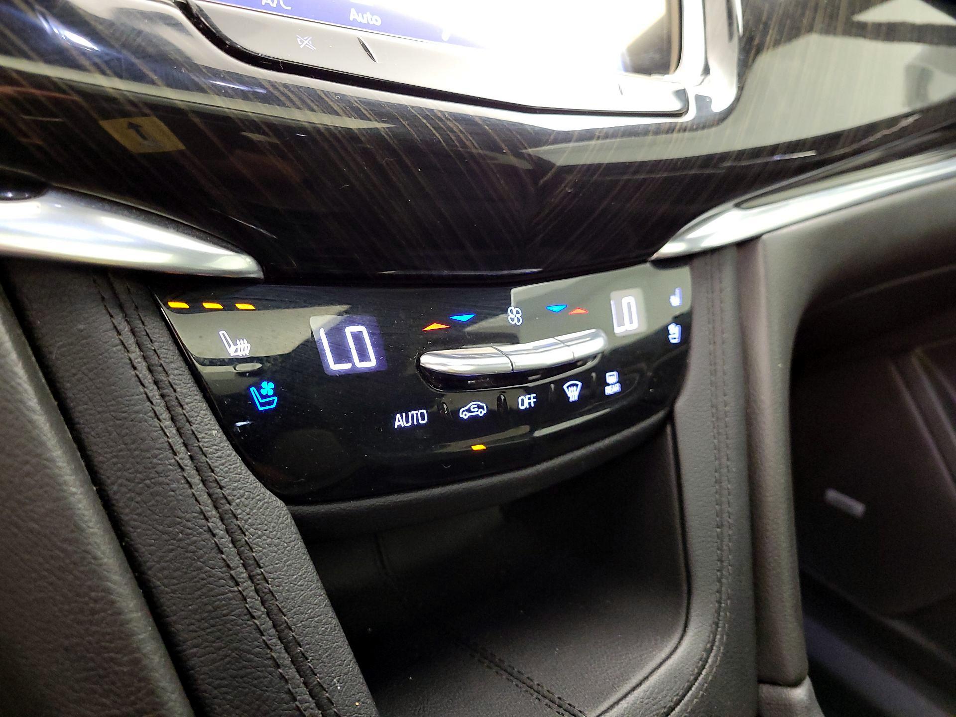 Thumbnail: 2020 Cadillac XT6 - 16