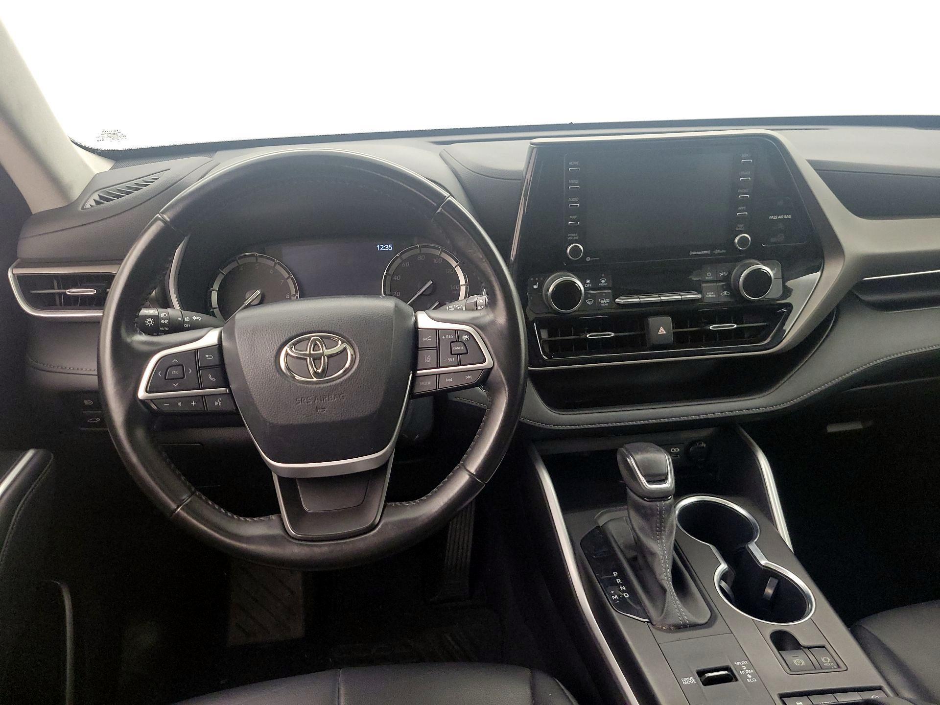 Thumbnail: 2022 Toyota Highlander - 10