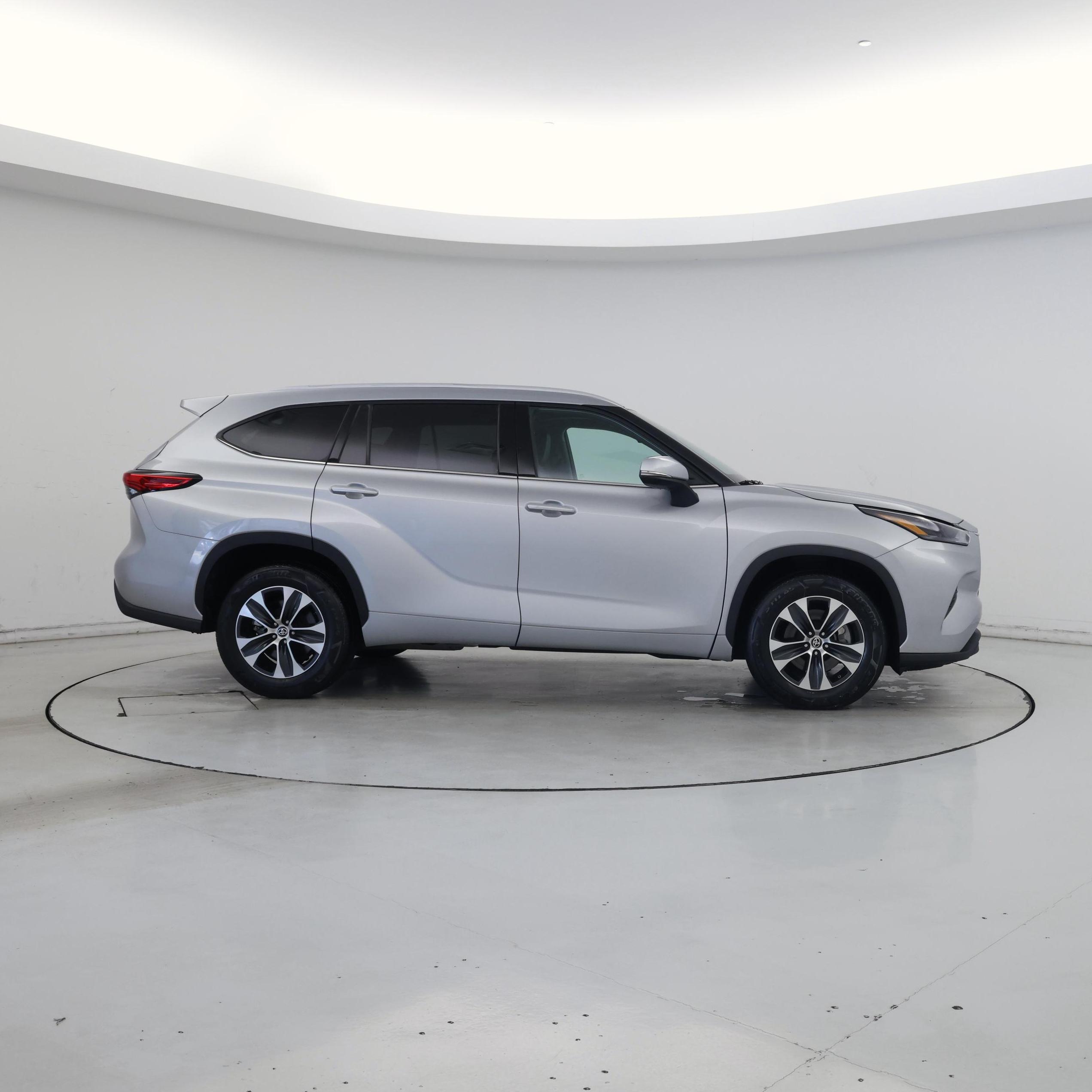 Thumbnail: 2022 Toyota Highlander - 7