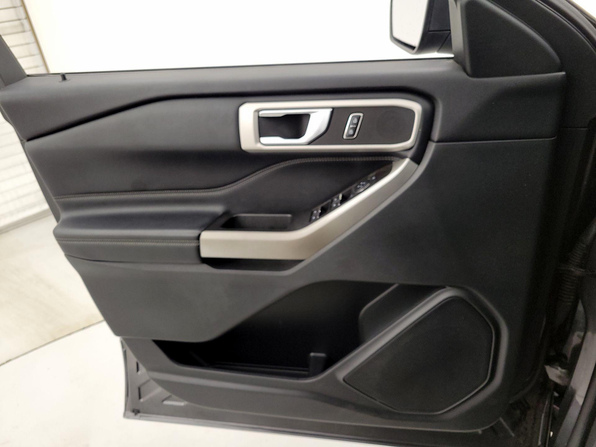 Thumbnail: 2020 Ford Explorer - 12
