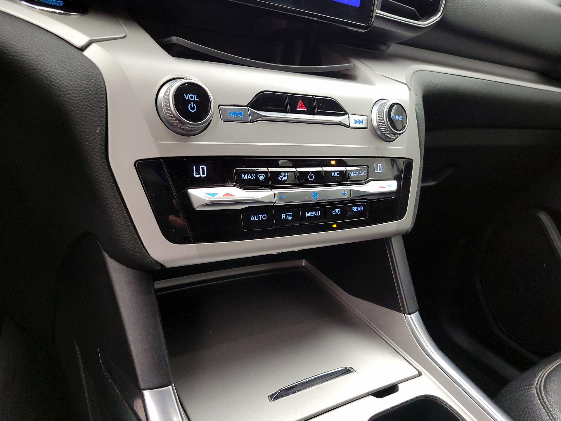 Thumbnail: 2020 Ford Explorer - 16